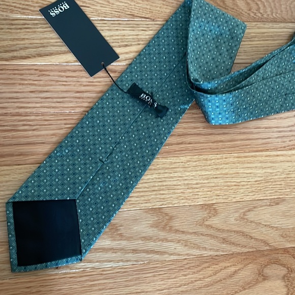 [Hugo Boss] NWT green tie - Picture 4 of 6